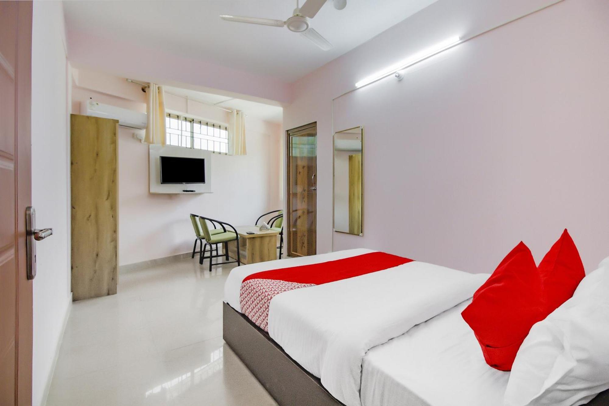Oyo 79181 Sri Dhanalakshmi Boarding & Lodging Bangalore Exterior photo