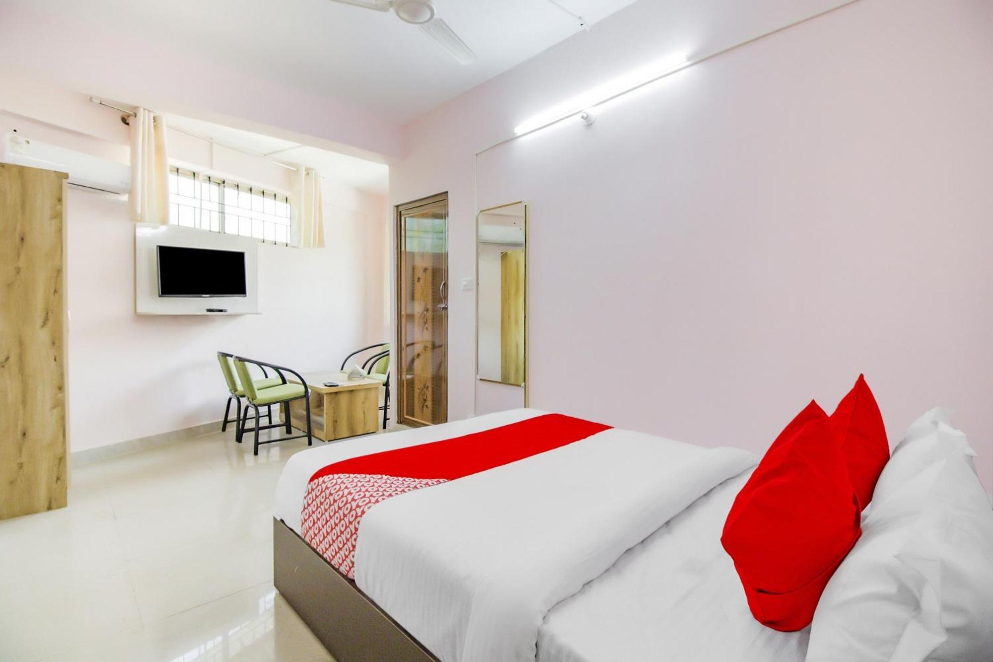 Oyo 79181 Sri Dhanalakshmi Boarding & Lodging Bangalore Exterior photo